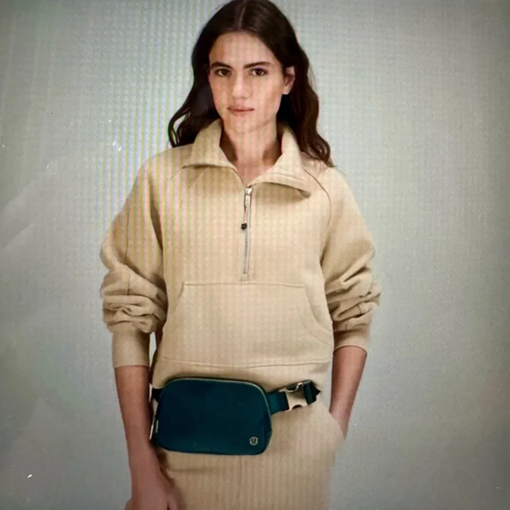 Lululemon Everywhere Belt Bag green jasper/gold in velour 1L - Picture 12 of 12